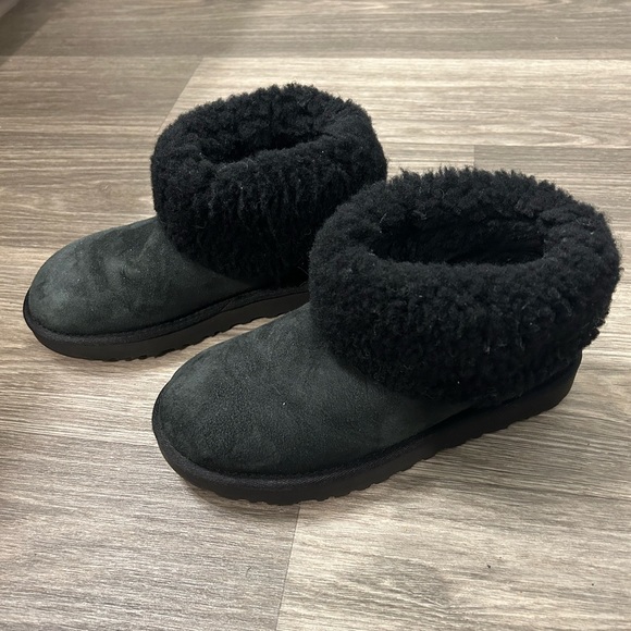 UGG Classic Mini Fluff Ankle Boots - Picture 2 of 4